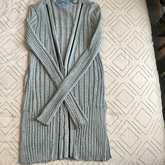 Vera Wang Cardigan Sweater Like New - Picture 4 of 6